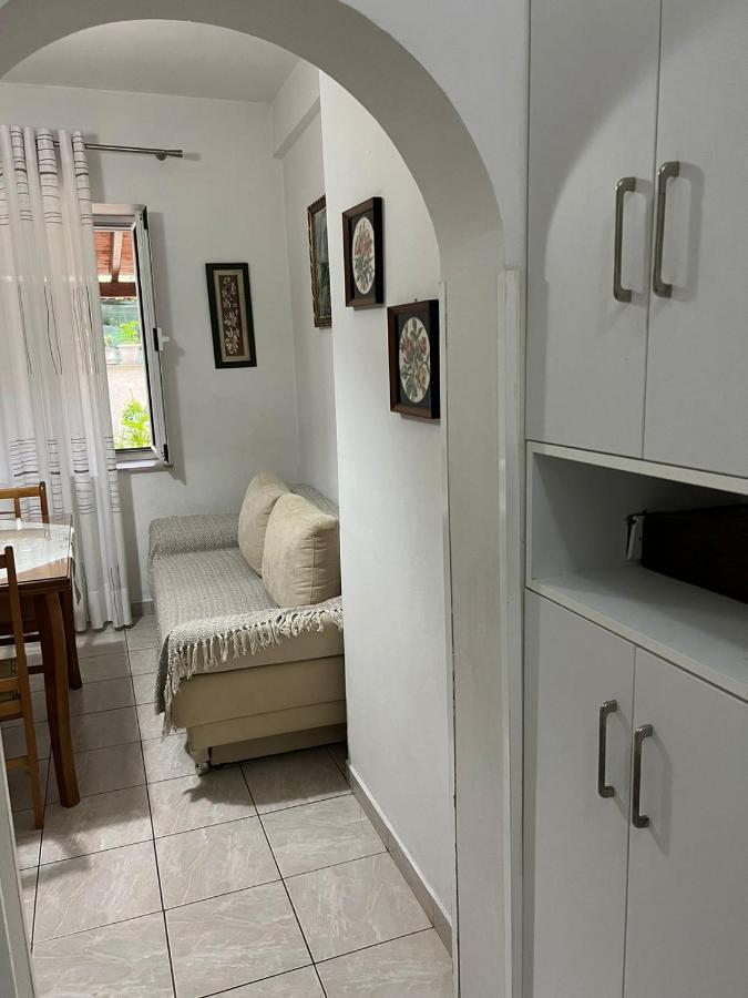 Goni Guest House Sarandë Exteriör bild
