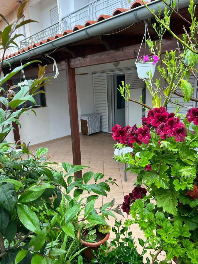 Goni Guest House Sarandë Exteriör bild