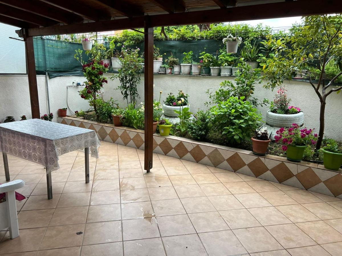 Goni Guest House Sarandë Exteriör bild