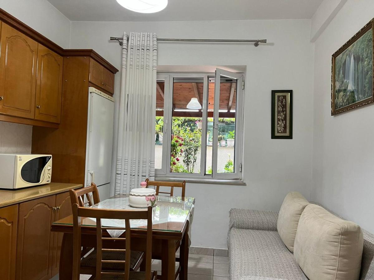 Goni Guest House Sarandë Exteriör bild